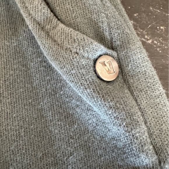 VUORI shorts in EXCELLENT CONDITION! ✨Like NEW✨lots of pockets! Zoom in 4 more: - Picture 9 of 11